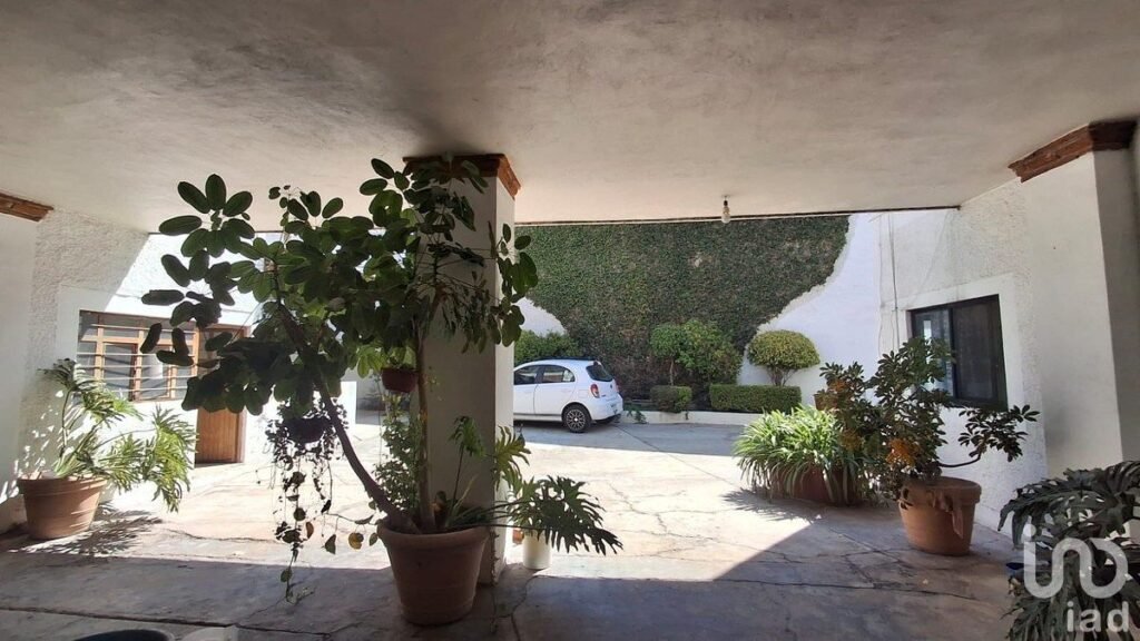 Casa en Renta con Local Comercial en Arquitos Querétaro