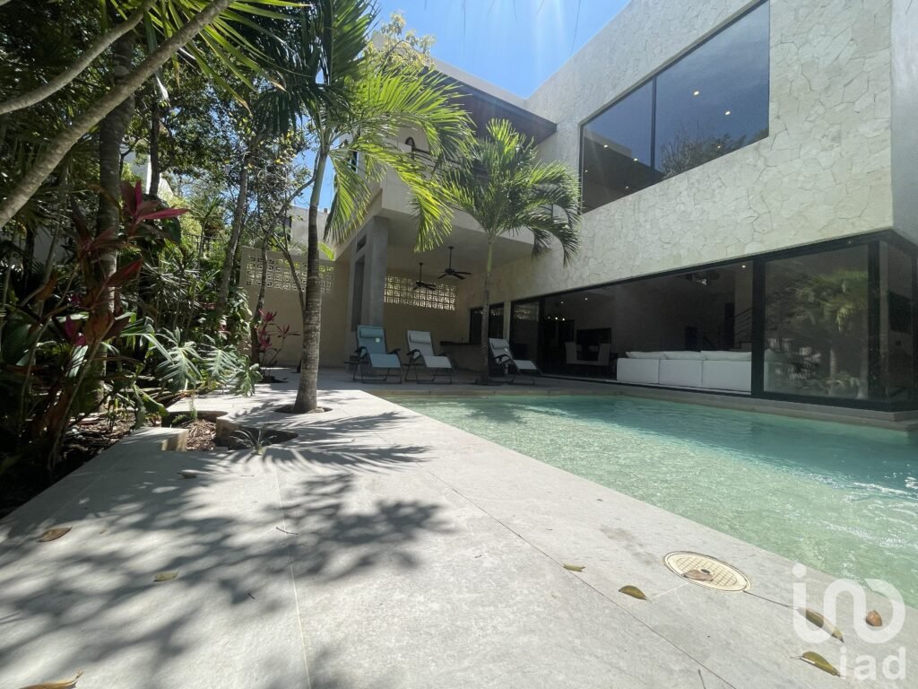 Casa en Venta en Tulum | 4 Recámaras Funcionales, Alberca, 750 m2 Terreno cerca Zona Hotelera