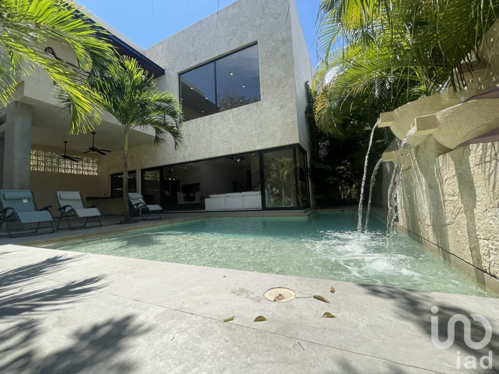 Casa en Venta en Tulum | 4 Recámaras Funcionales, Alberca, 750 m2 Terreno cerca Zona Hotelera