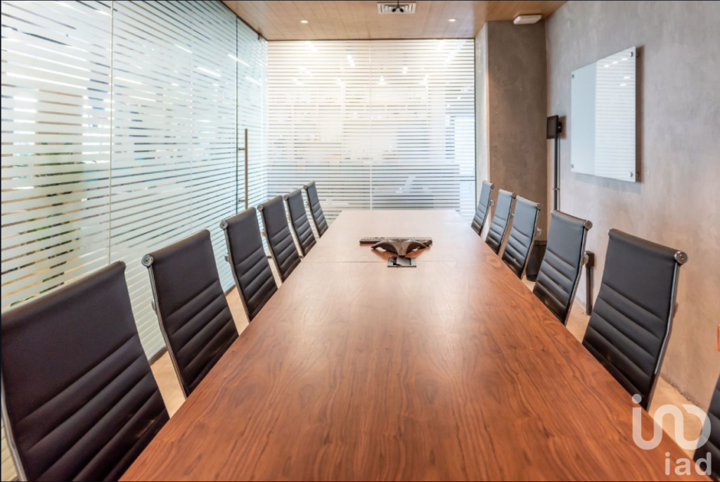 Se renta oficina equipada para 2 personas Av. Chapultepec en la col. Americana, Guadalajara