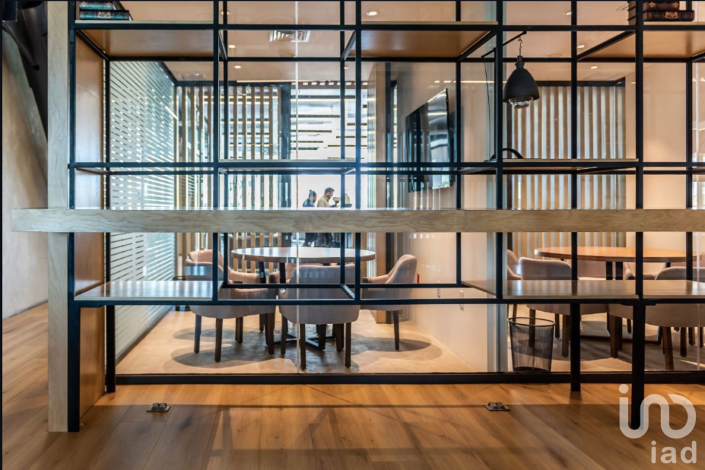 Se renta oficina equipada para 2 personas Av. Chapultepec en la col. Americana, Guadalajara