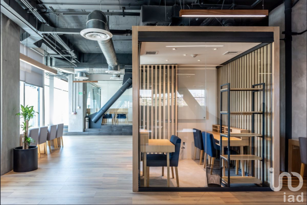 Se renta oficina equipada para 2 personas Av. Chapultepec en la col. Americana, Guadalajara