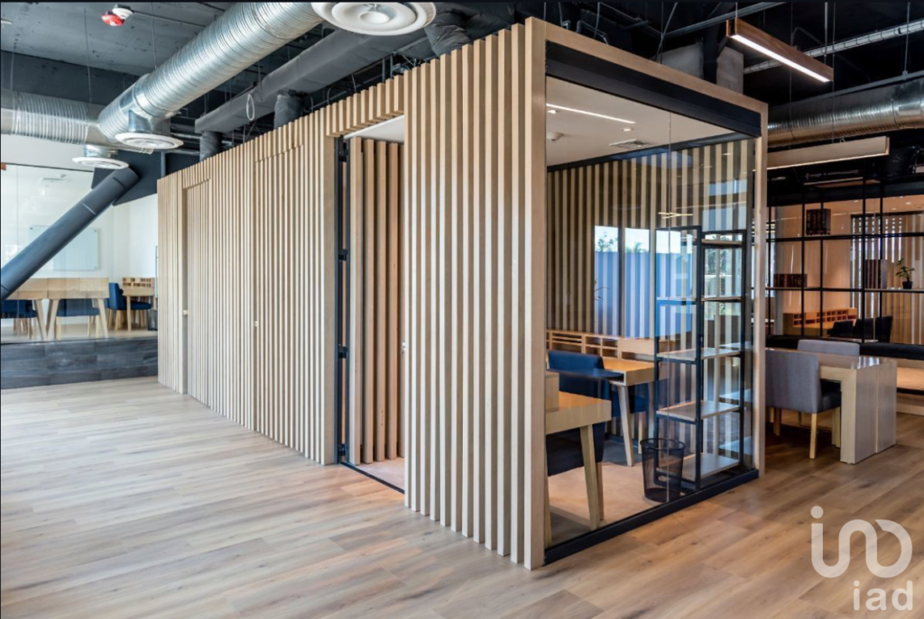 Se renta oficina equipada para 2 personas Av. Chapultepec en la col. Americana, Guadalajara