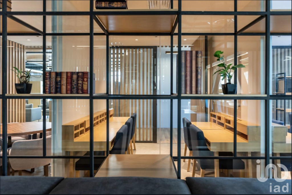 Se renta oficina equipada para 2 personas Av. Chapultepec en la col. Americana, Guadalajara