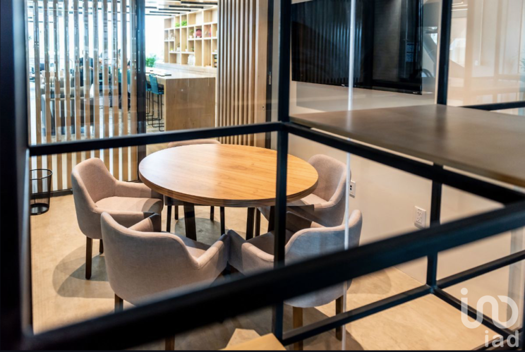 Se renta oficina equipada para 2 personas Av. Chapultepec en la col. Americana, Guadalajara