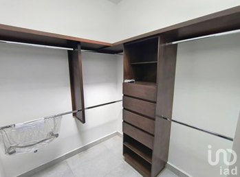 Casa en Venta en Esquina con Terreno Excedente en Santiago