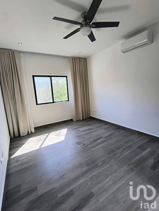 Casa en Venta en Esquina con Terreno Excedente en Santiago