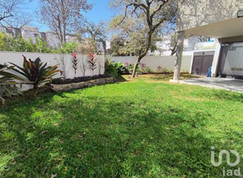 Casa en Venta en Esquina con Terreno Excedente en Santiago