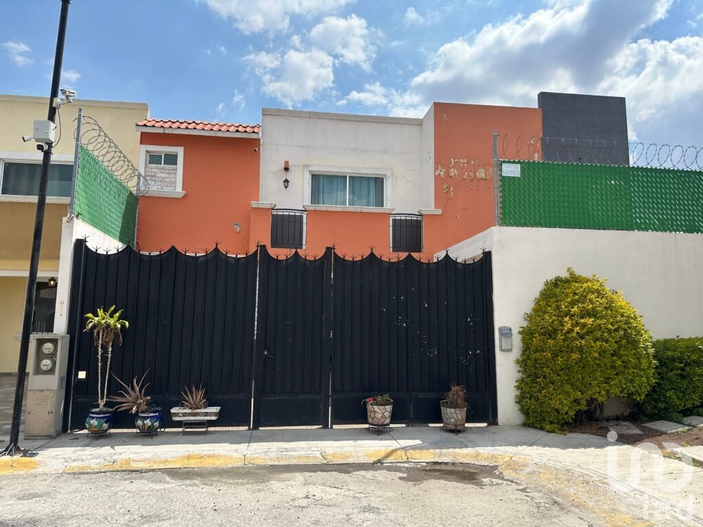 HERMOSA CASA EN VENTA EN COLONIAL SANTA FE, PACHUCA, HIDALGO