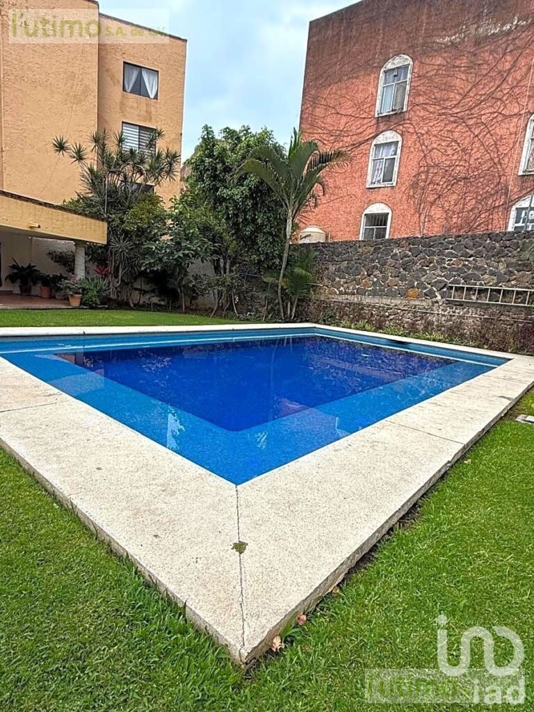 CASA CON ALBERCA EN CONDOMINIO EN JIUTEPEC, MORELOS