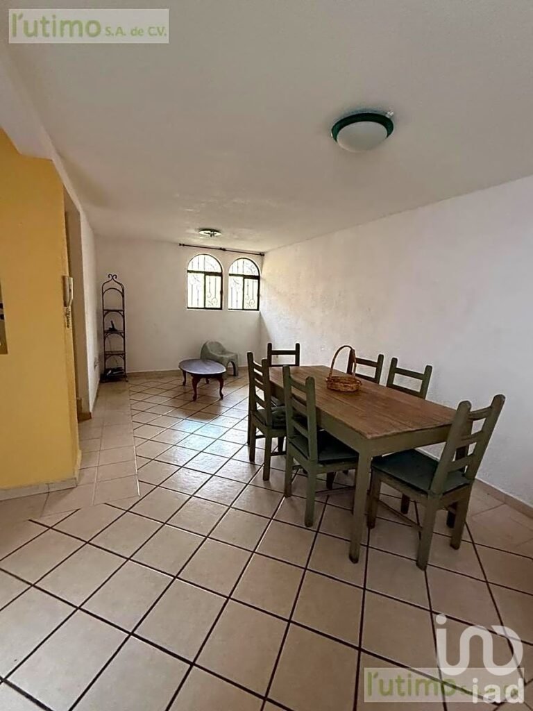 CASA CON ALBERCA EN CONDOMINIO EN JIUTEPEC, MORELOS