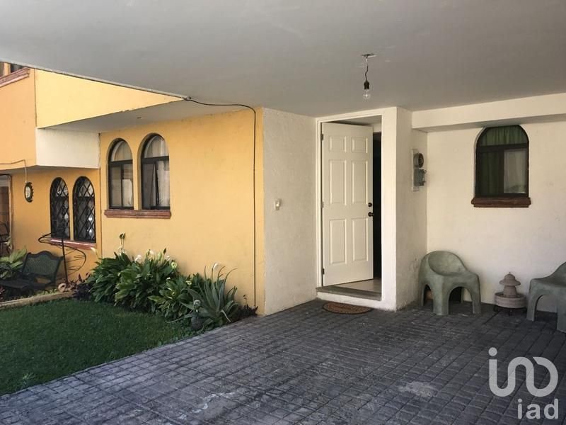 CASA CON ALBERCA EN CONDOMINIO EN JIUTEPEC, MORELOS