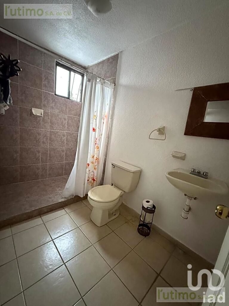 CASA CON ALBERCA EN CONDOMINIO EN JIUTEPEC, MORELOS