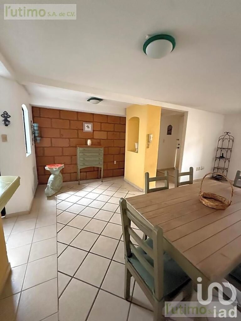 CASA CON ALBERCA EN CONDOMINIO EN JIUTEPEC, MORELOS