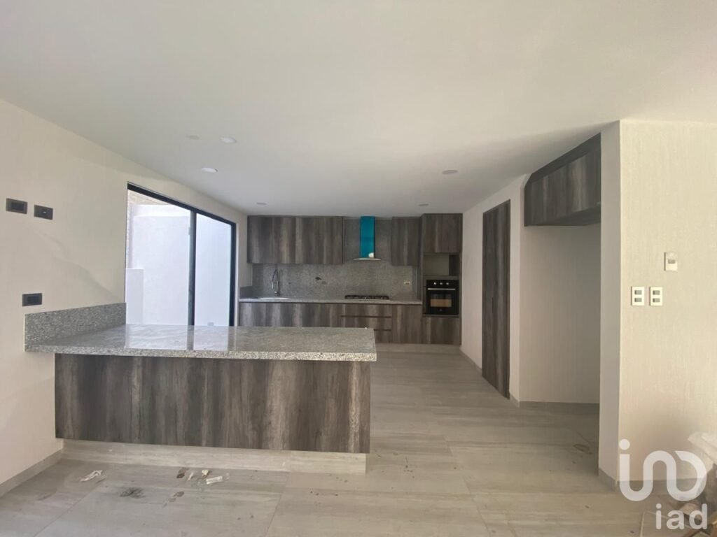 Casa de 4 recámaras con 1 en PB en Parque Quintana Roo