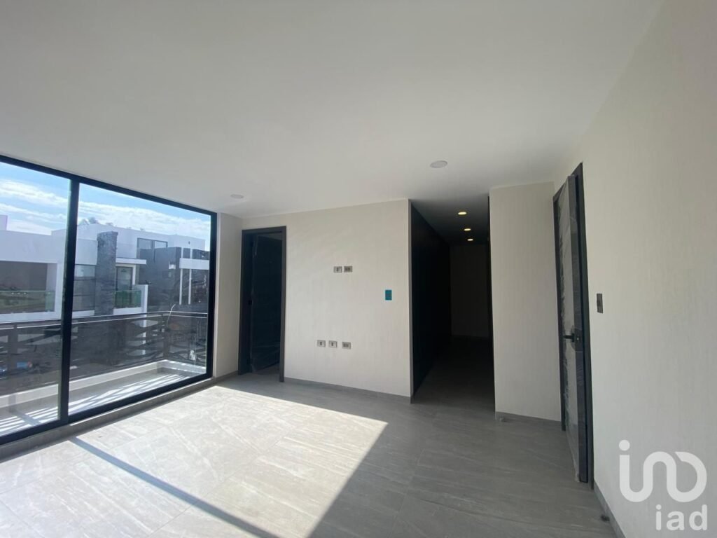 Casa de 4 recámaras con 1 en PB en Parque Quintana Roo