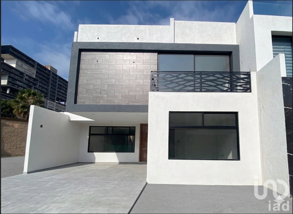 Casa de 4 recámaras con 1 en PB en Parque Quintana Roo