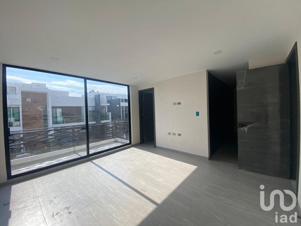 Casa de 4 recámaras con 1 en PB en Parque Quintana Roo