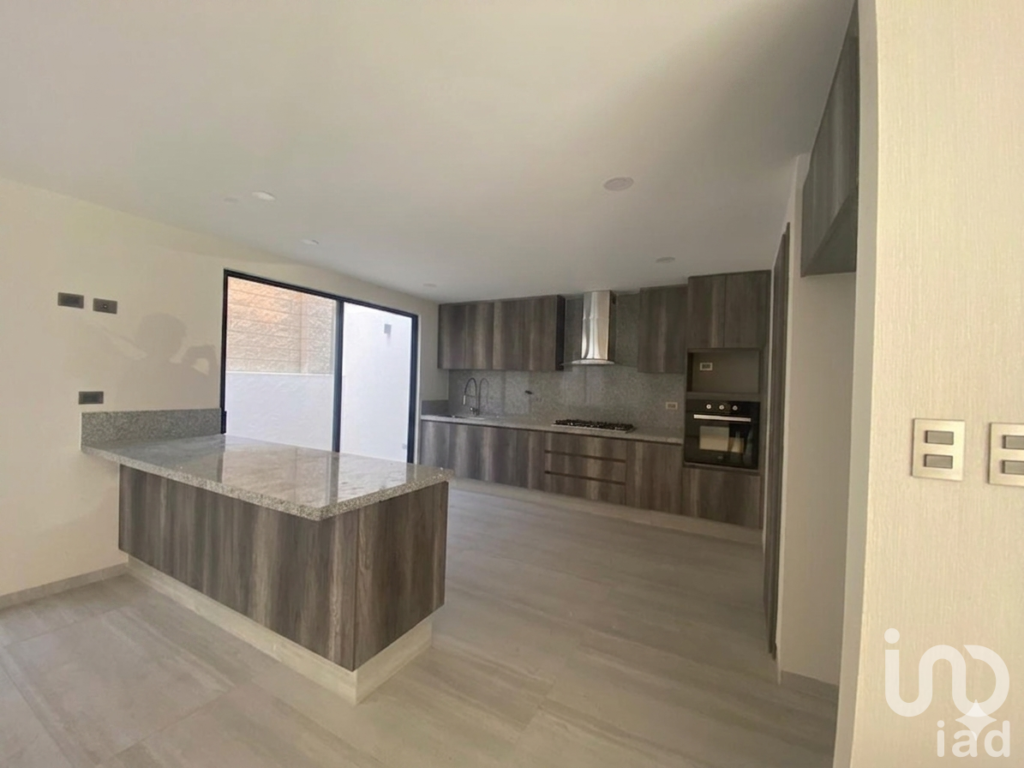 Casa de 4 recámaras con 1 en PB en Parque Quintana Roo