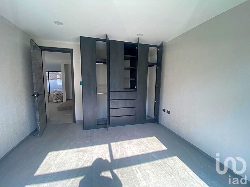 Casa de 4 recámaras con 1 en PB en Parque Quintana Roo