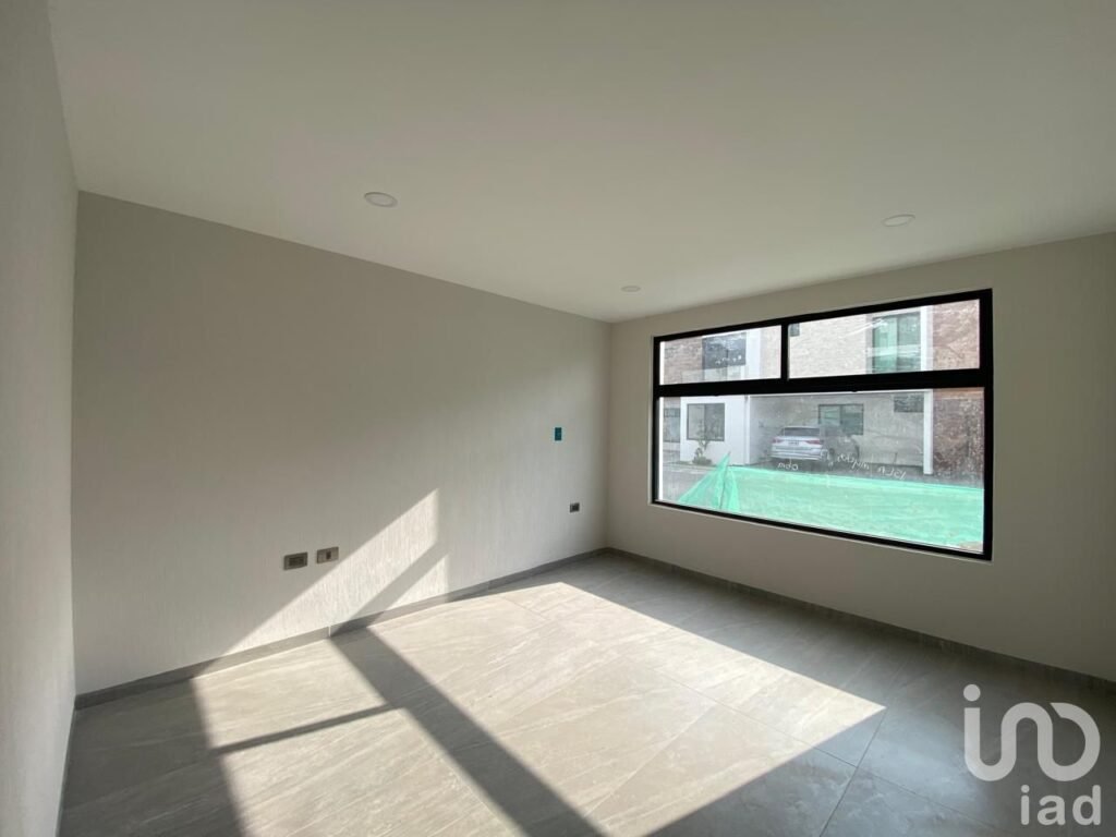 Casa de 4 recámaras con 1 en PB en Parque Quintana Roo