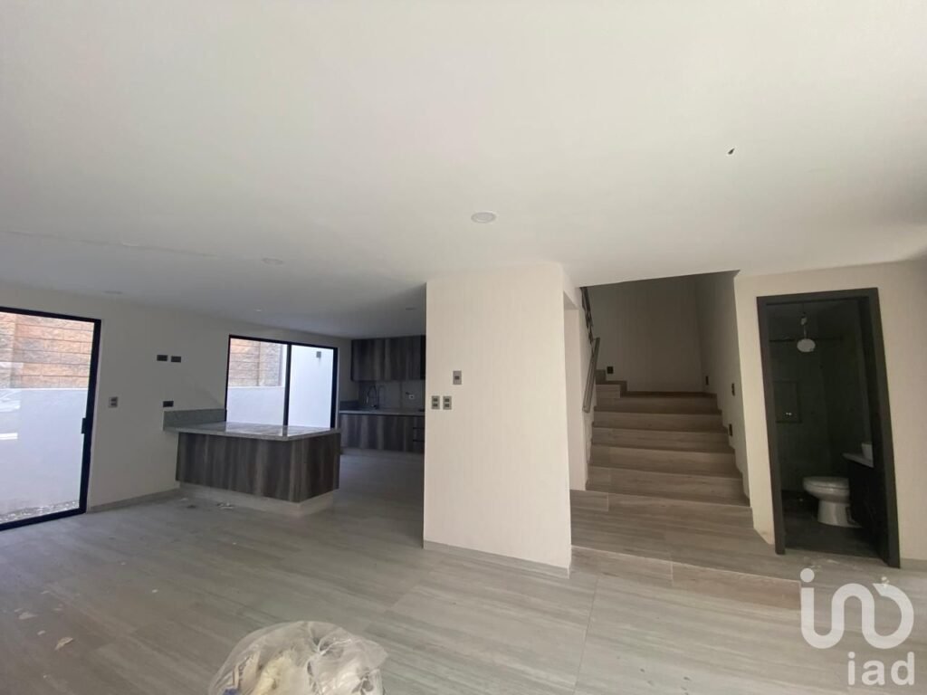 Casa de 4 recámaras con 1 en PB en Parque Quintana Roo