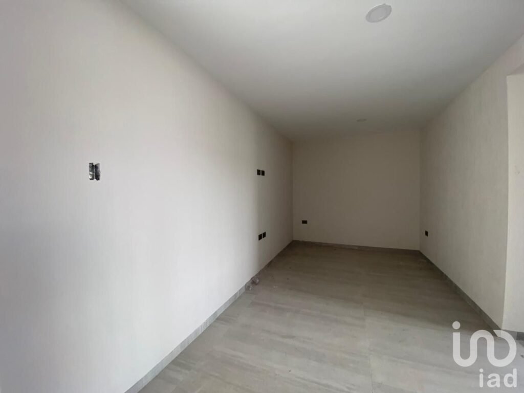 Casa de 4 recámaras con 1 en PB en Parque Quintana Roo