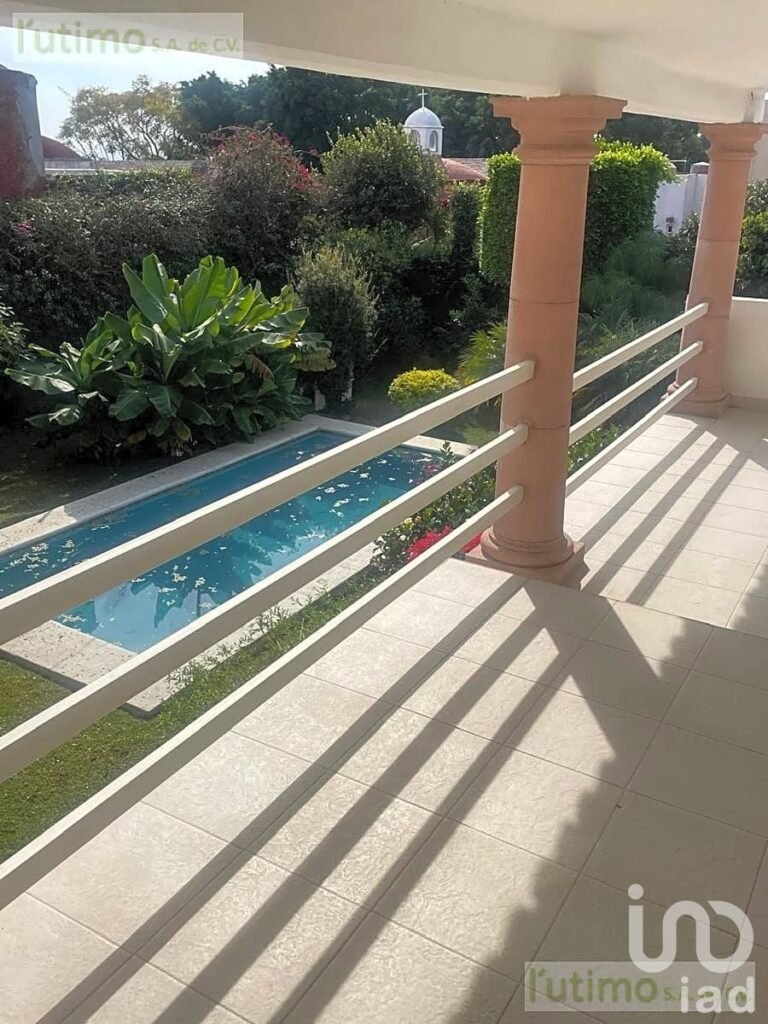 CASA CON ALBERCA EN RANCHO CORTES EN CUERNAVACA MORELOS