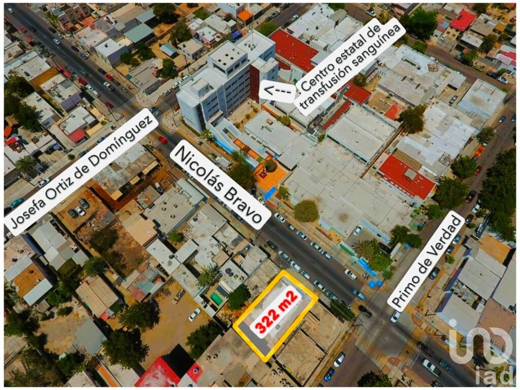 Se vende terreno con uso comercial con edificio de oficinas en el centro de La Paz BCS