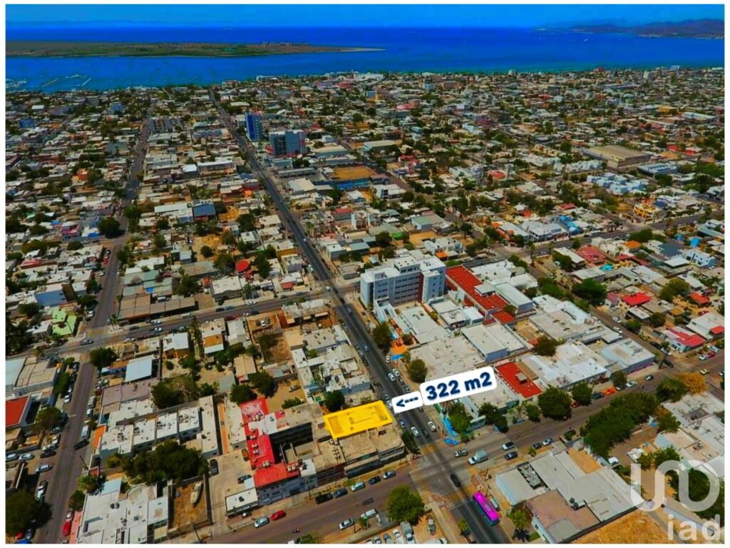 Se vende terreno con uso comercial con edificio de oficinas en el centro de La Paz BCS