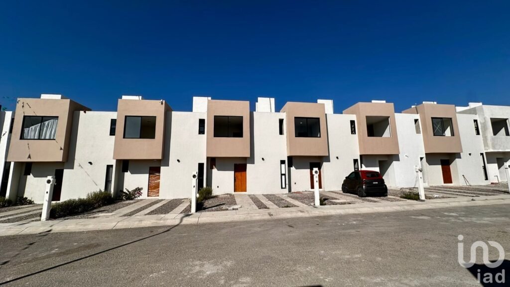 CASAS EN VENTA EN QUERETARO DE DOS NIVELES - FRACCIONAMIENTO TEKNO RESIDENCIAL