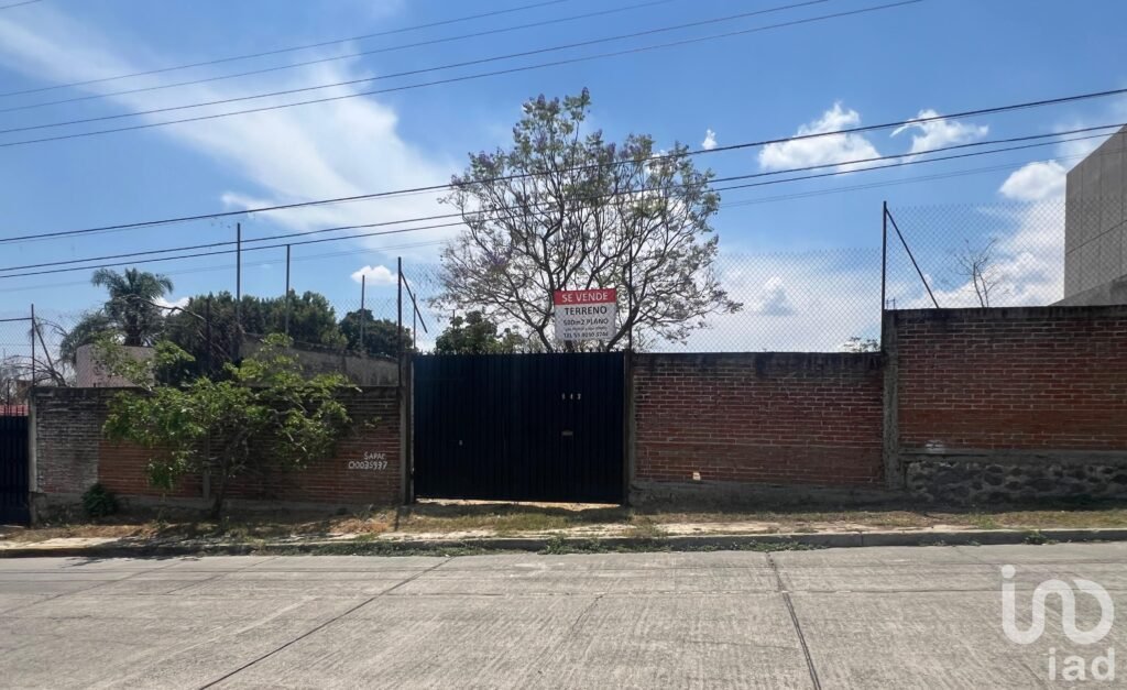TERRENO en Cuernavaca plano 500 m2 en Fraccionamiento con vigilancia