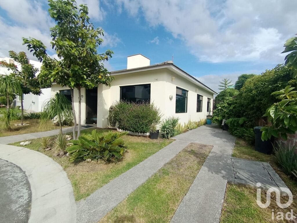 Casa amueblada de un nivel en renta en Real del Bosque, Corregidora