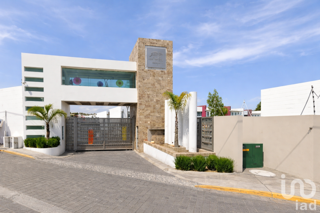 Casa en renta a 5 minutos de la prepa UVM Metepec con acceso a vialidades principales