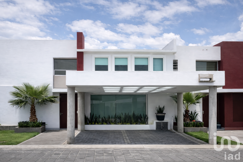 Casa en renta a 5 minutos de la prepa UVM Metepec con acceso a vialidades principales