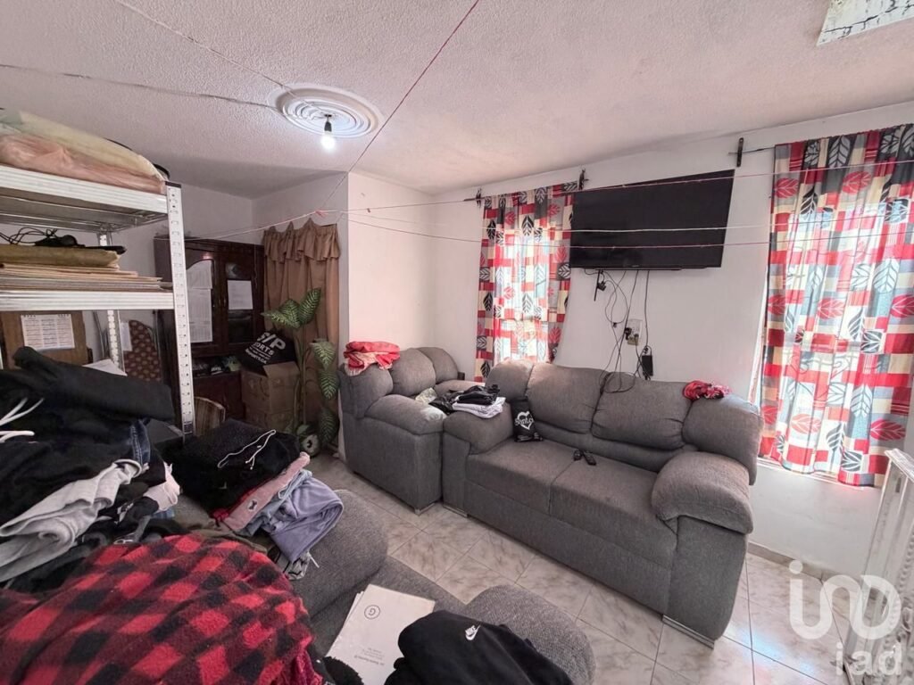 Casa con Terraza a unos pasos del Deportivo La Florida, Col. 9 de Julio.