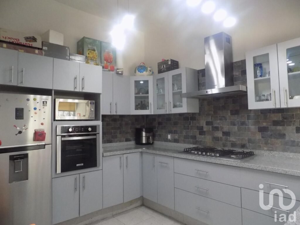 CASA CON ALBERCA EN LA CAÑADA EN CUERNAVACA MORELOS