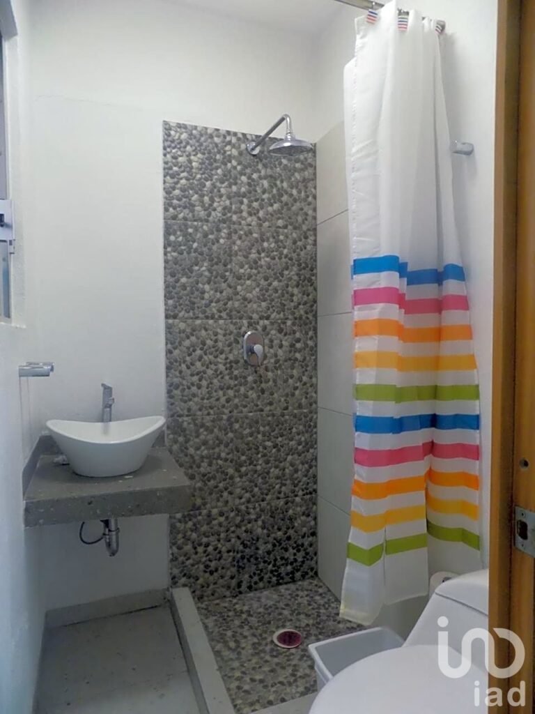 CASA CON ALBERCA EN LA CAÑADA EN CUERNAVACA MORELOS