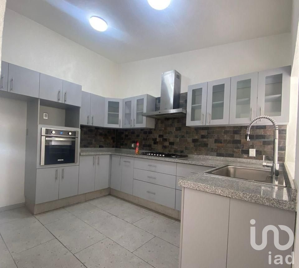 CASA CON ALBERCA EN LA CAÑADA EN CUERNAVACA MORELOS