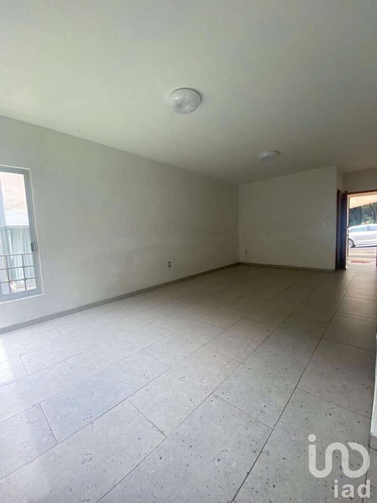 CASA CON ALBERCA EN LA CAÑADA EN CUERNAVACA MORELOS