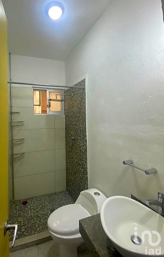 CASA CON ALBERCA EN LA CAÑADA EN CUERNAVACA MORELOS