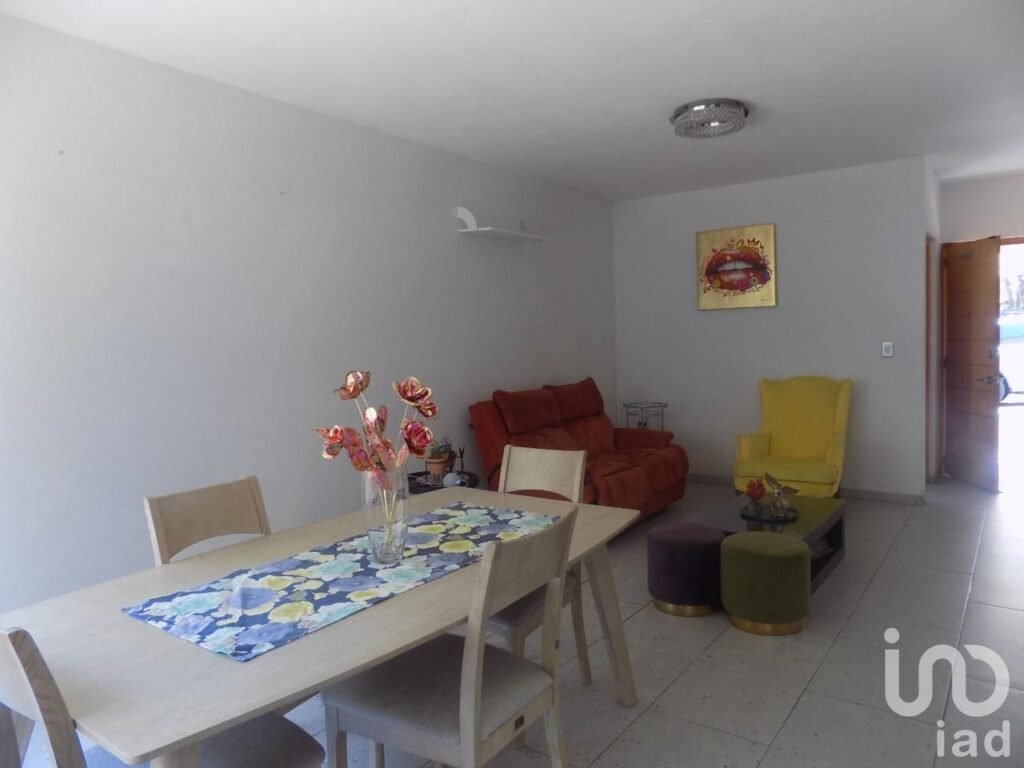 CASA CON ALBERCA EN LA CAÑADA EN CUERNAVACA MORELOS