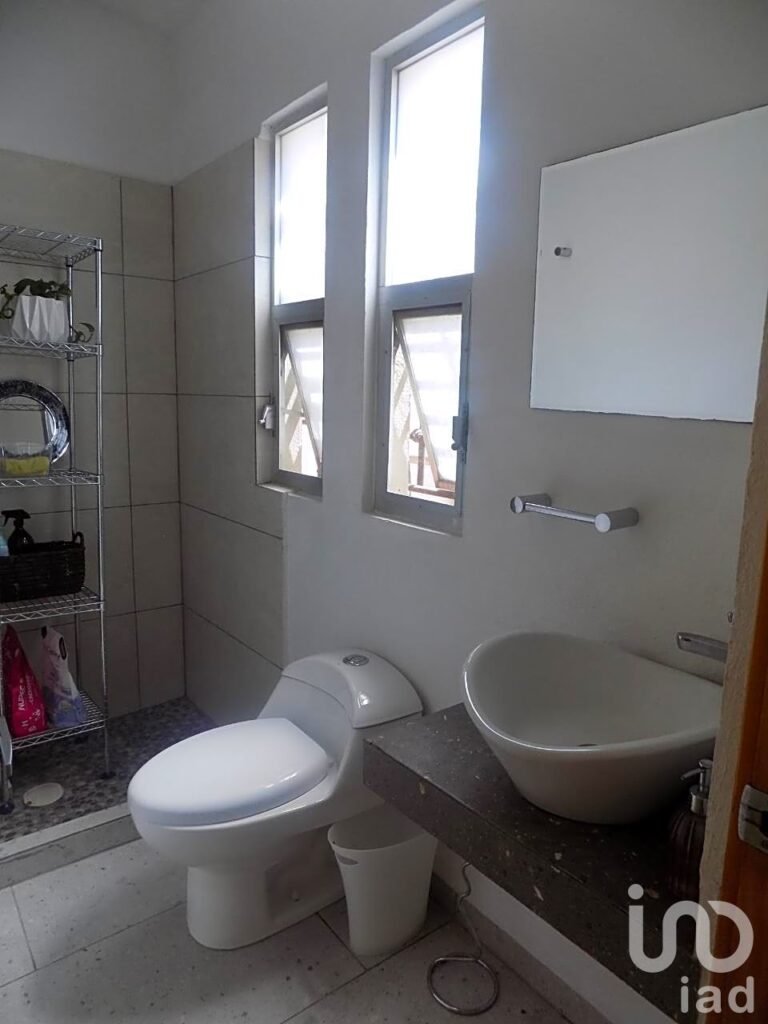 CASA CON ALBERCA EN LA CAÑADA EN CUERNAVACA MORELOS