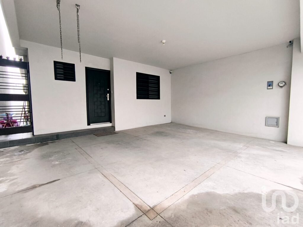 Casa Equipada en Venta en Residencial Toscana, Dominio Cumbres