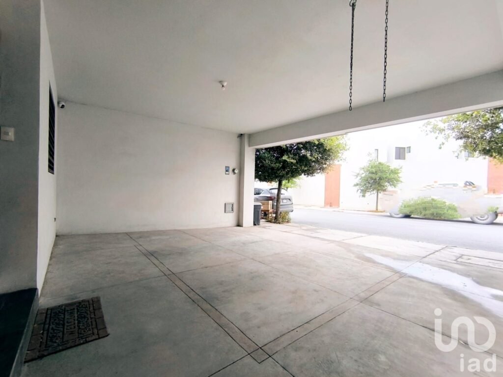 Casa Equipada en Venta en Residencial Toscana, Dominio Cumbres