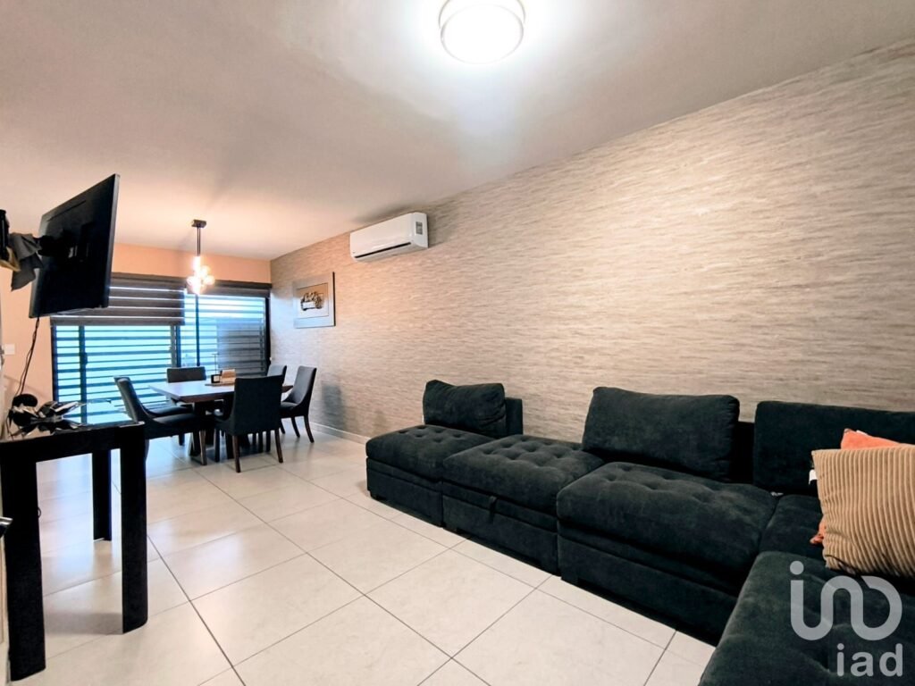 Casa Equipada en Venta en Residencial Toscana, Dominio Cumbres