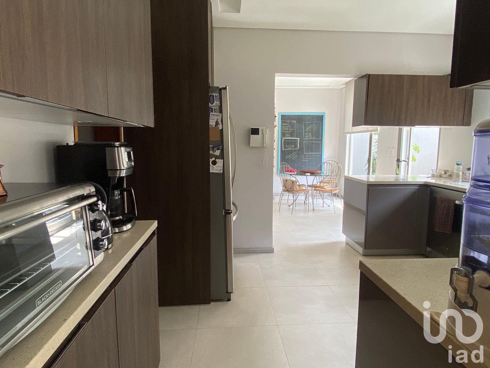 Casa en Venta en San Ángel con 4 recámaras, jardín y estacionamiento para 6 autos