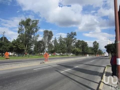 Terreno en venta o renta en Toluca, Estado de Méxcio 2 frentes