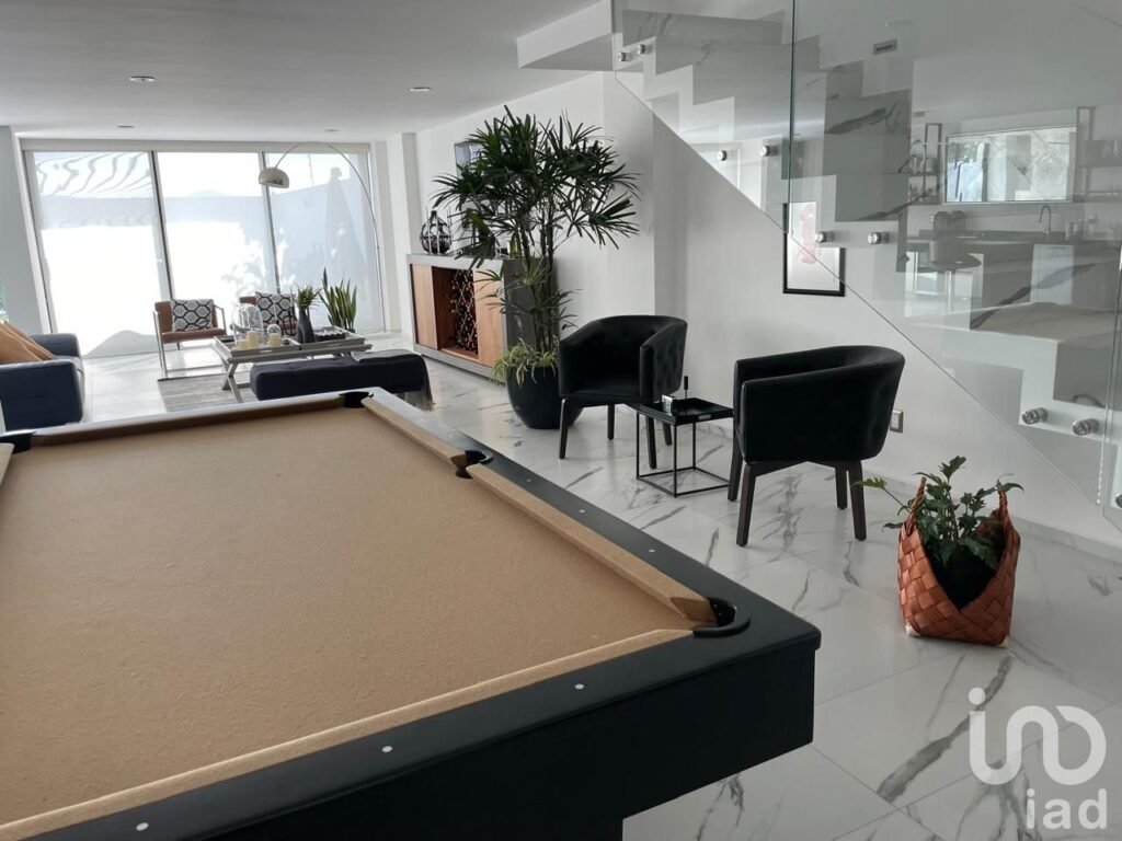 CUMBRES DEL LAGO CASA EN VENTA CON ALBERCA