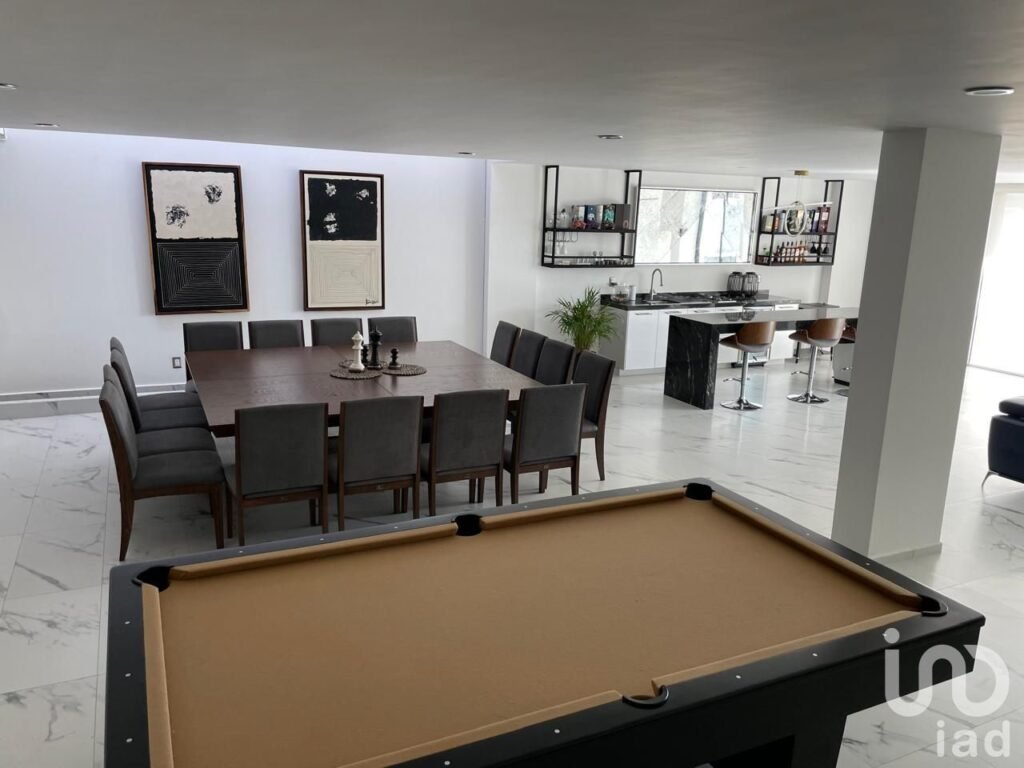 CUMBRES DEL LAGO CASA EN VENTA CON ALBERCA